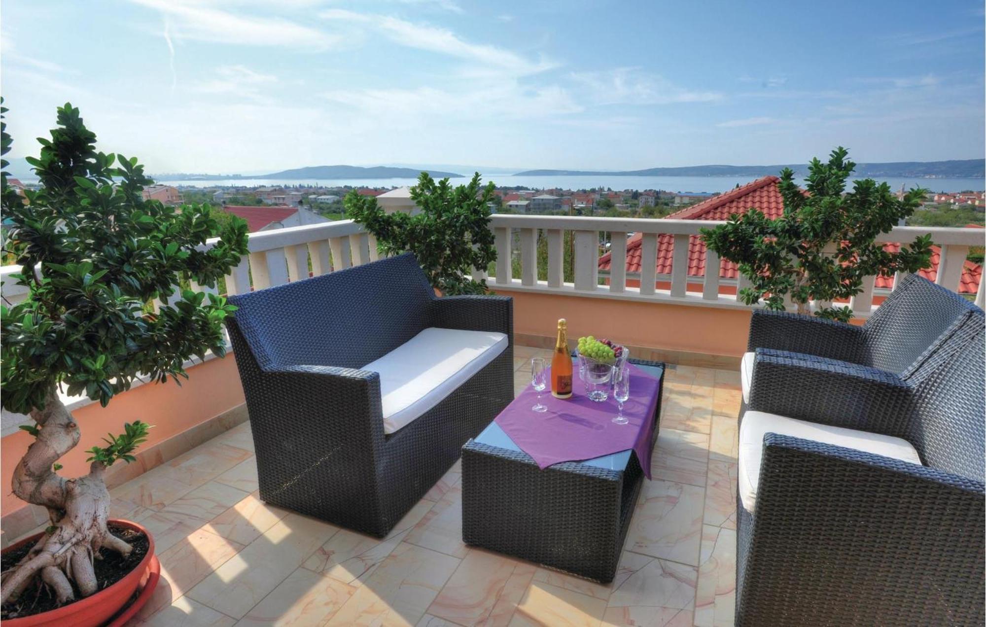 Amazing Home In Kastel Stari With House Sea View Kaštela Extérieur photo